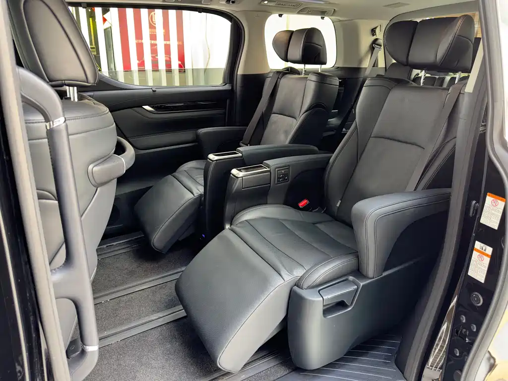 Toyota Vellfire 2022 — фото 13