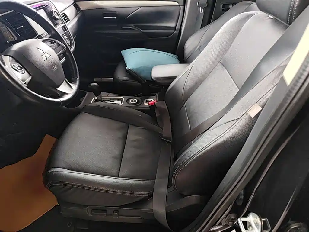 Mitsubishi Outlander 2015 — фото 15