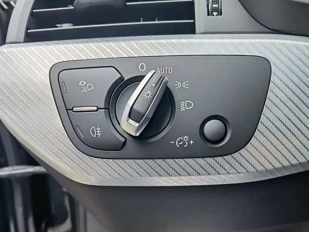 Audi A4L 2021 — фото 13