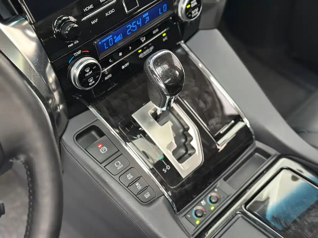 Toyota Vellfire 2022 — фото 11