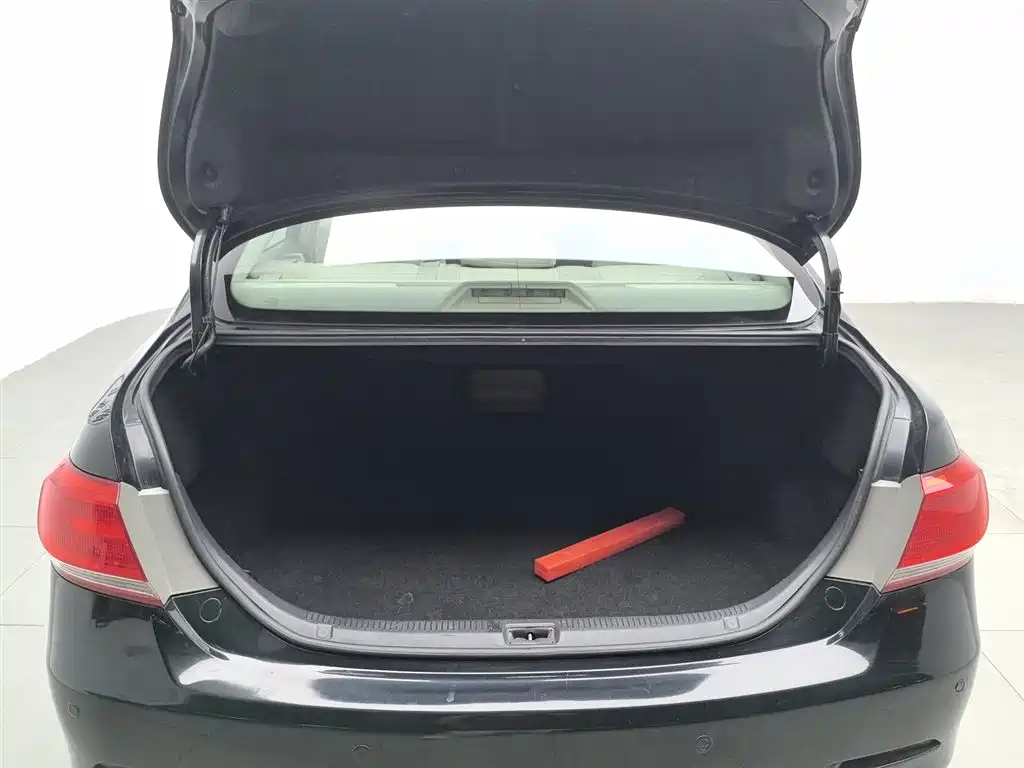 Toyota Camry 2010 — фото 16