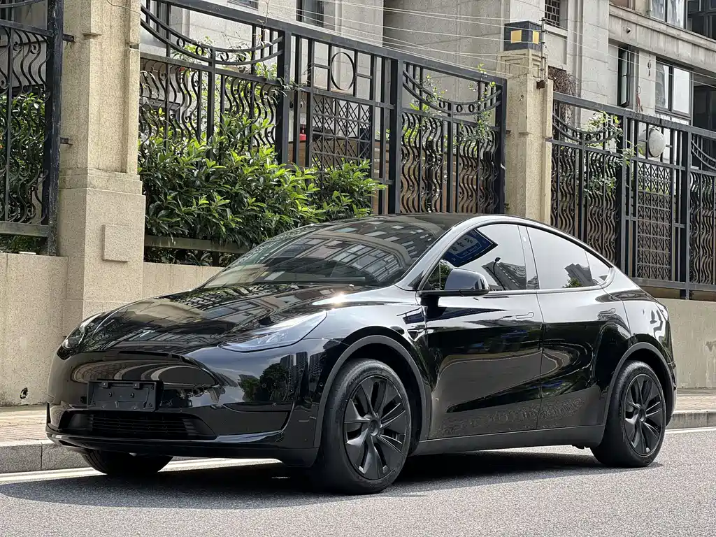 Tesla Model Y 2023 — фото 1