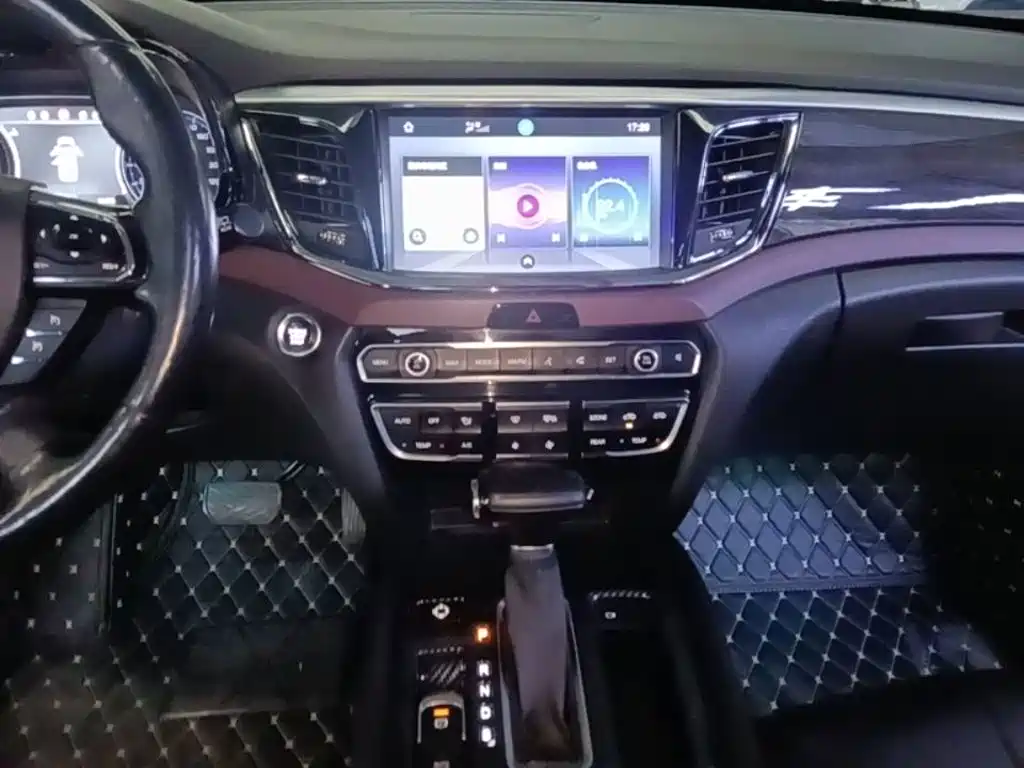GAC Motor Trumpchi GS8 2018 — фото 13