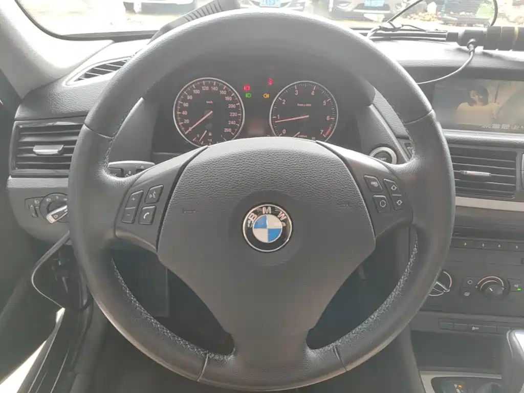 BMW X1 2014 — фото 11