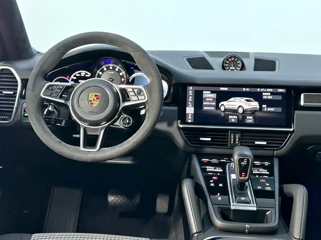 Porsche Cayenne 2020 — фото 17