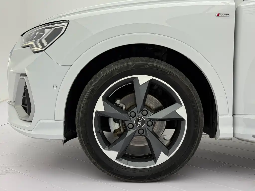 Audi Q3 2023 — фото 22