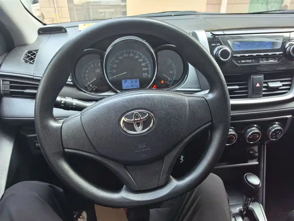 Toyota Yaris L 2018 — фото 10