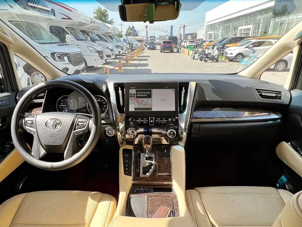 Toyota Alphard 2021 — фото 8