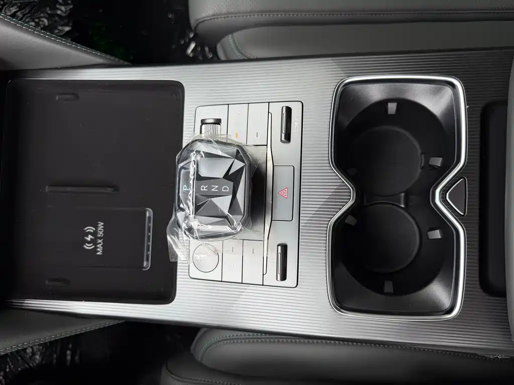 BYD L DM-i 2026 — фото 11