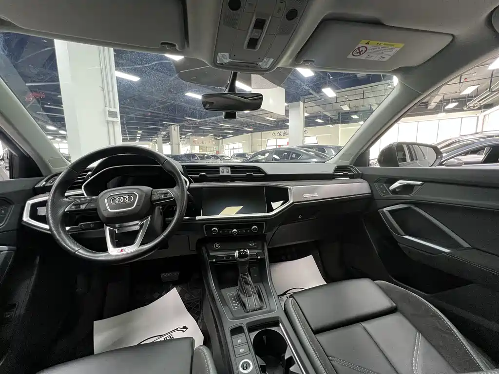 Audi Q3 Sportback 2023 — фото 11