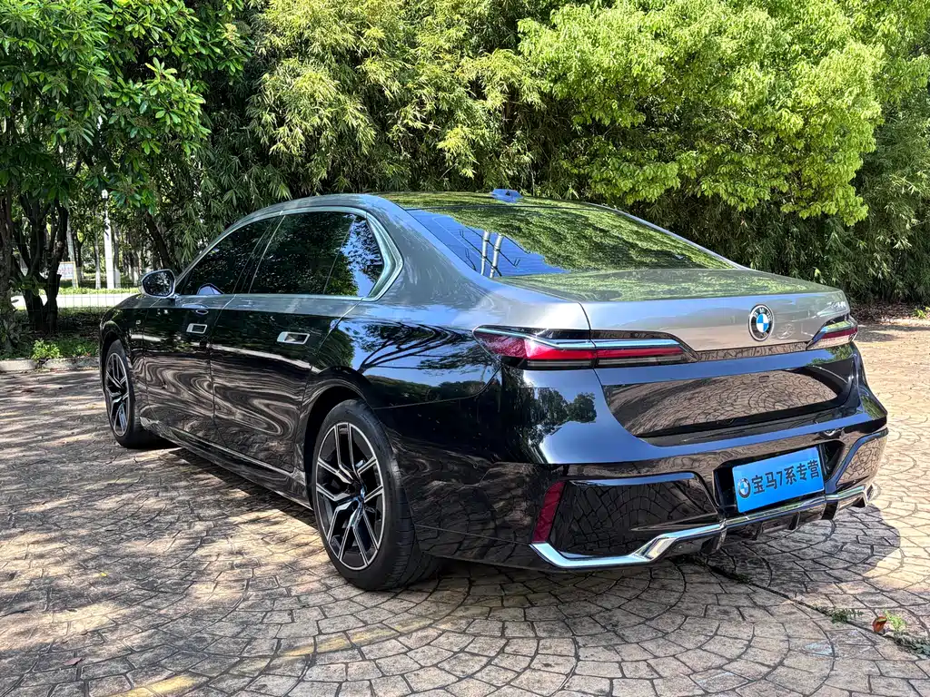 BMW 7 Series 2024 — фото 13