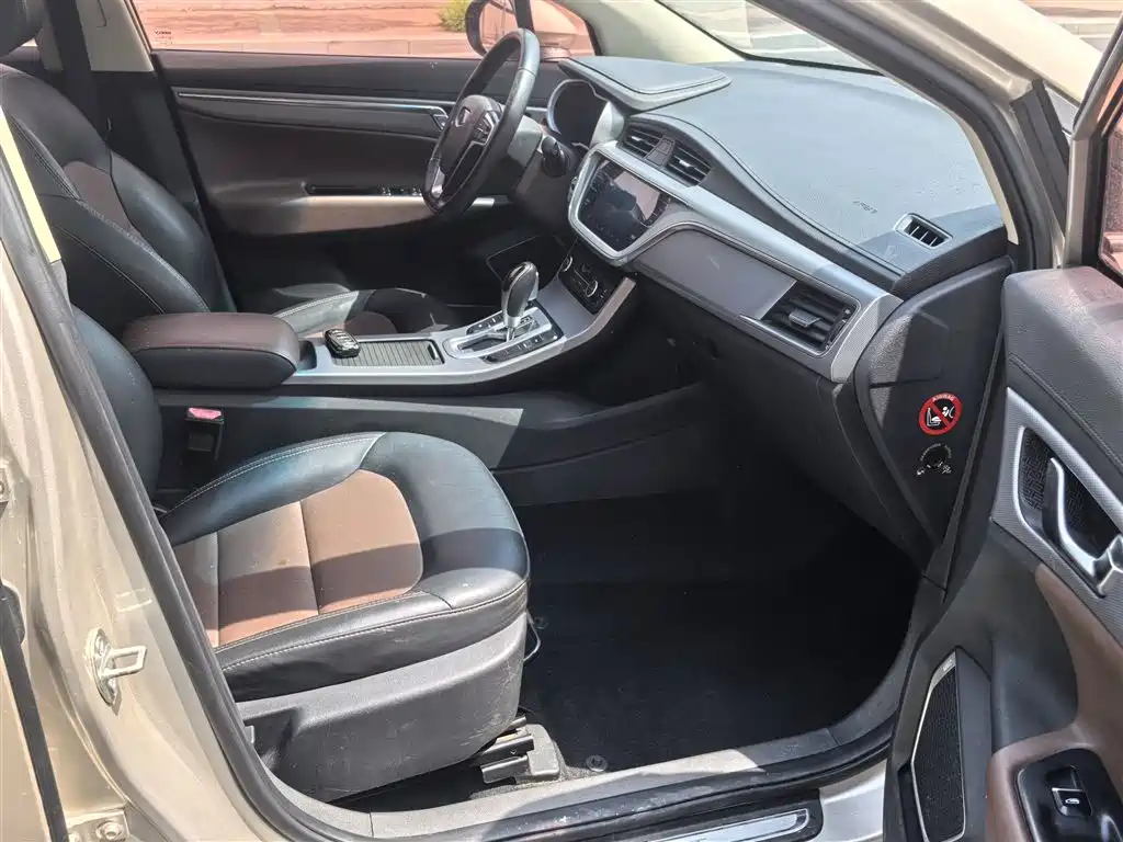 Geely Emgrand GS 2018 — фото 21