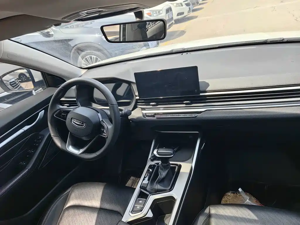 Geely Emgrand 2023 — фото 13