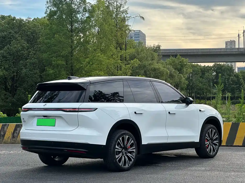 NIO ES8 2023