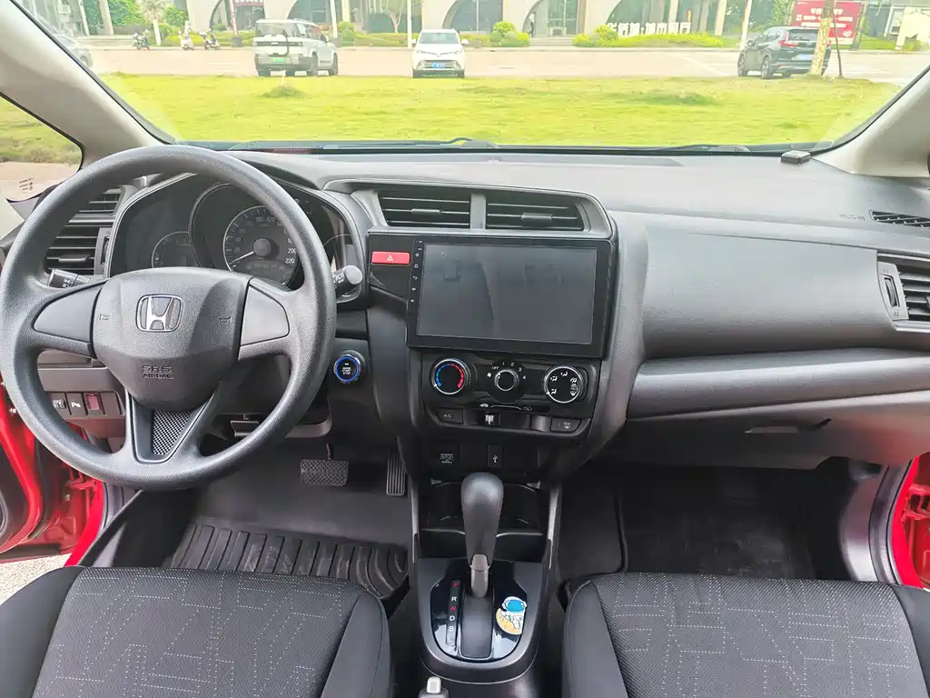 Honda Fit 2017 — фото 10