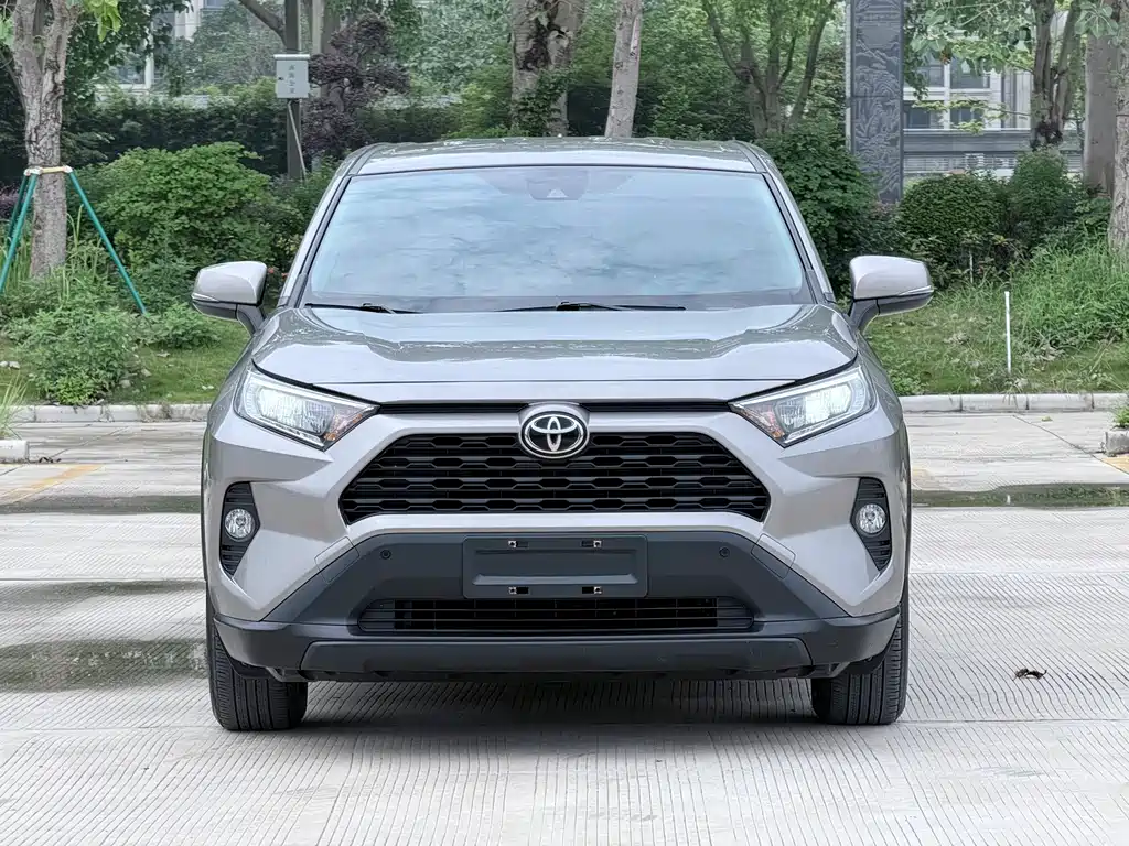 Toyota RAV4 2022 — фото 2