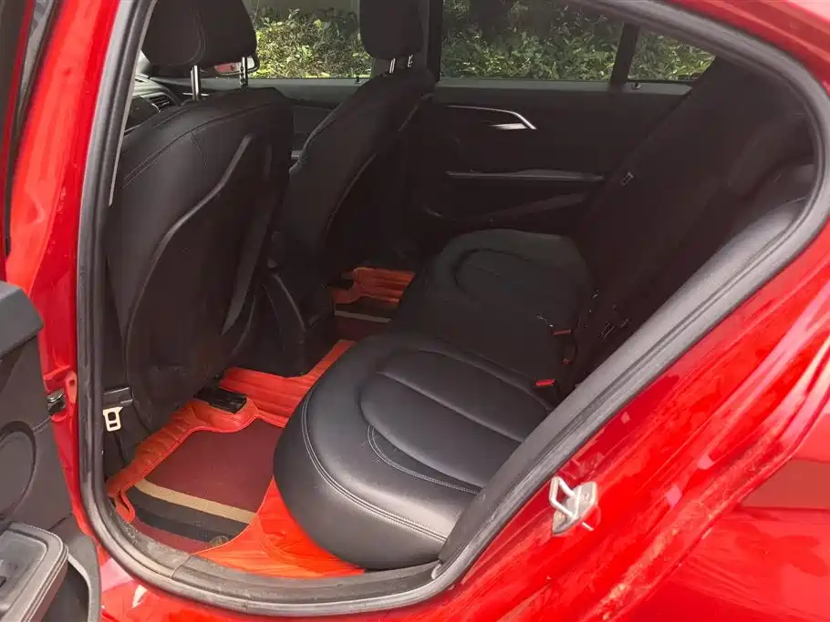 BMW 1 Series 2019 — фото 11