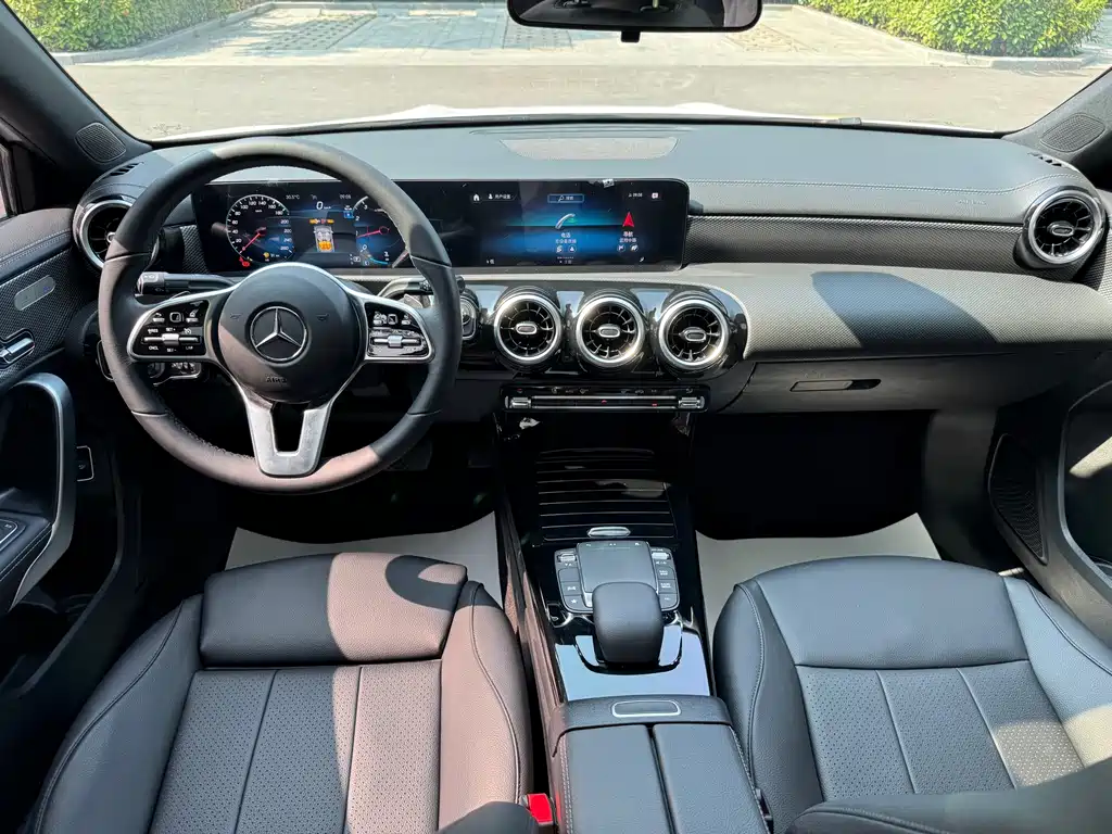 Mercedes-Benz A-Class 2023 — фото 17