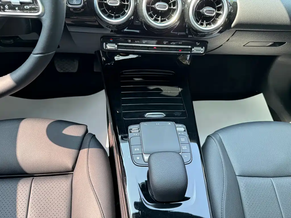 Mercedes-Benz A-Class 2023 — фото 19