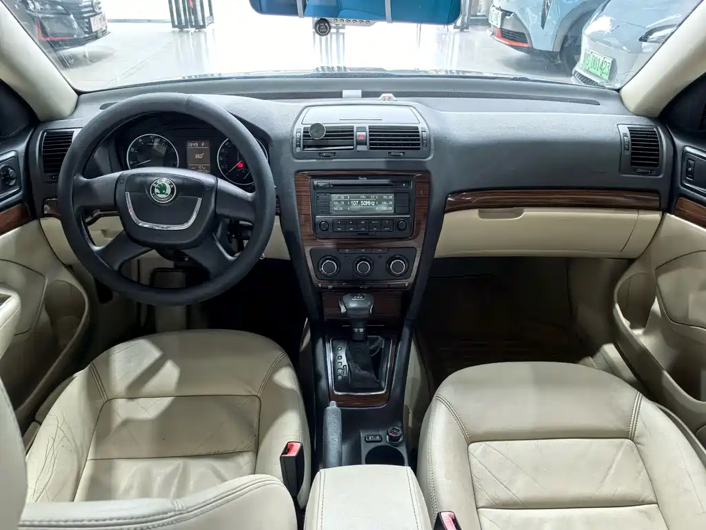 Skoda Octavia 2010 — фото 16