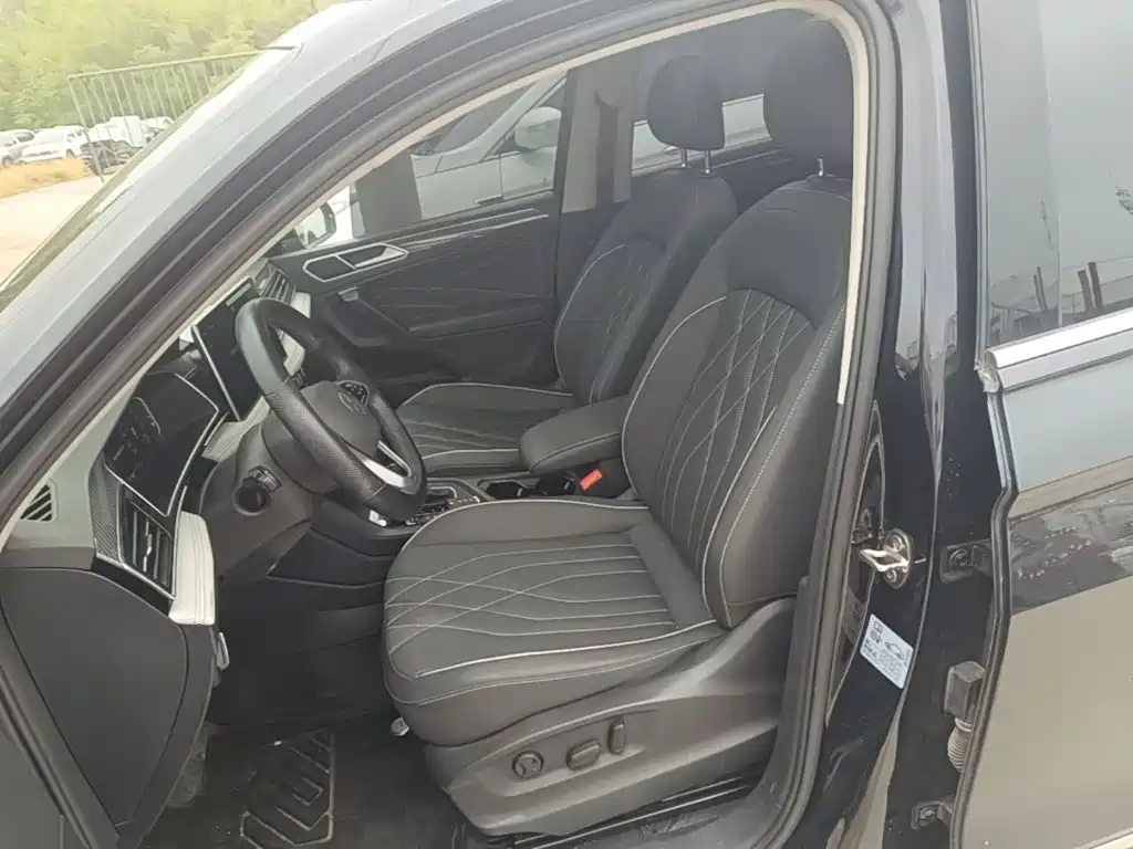 Volkswagen Tiguan L 2023 — фото 15