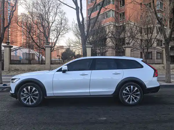 Volvo V90 2023