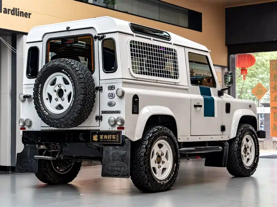 Land Rover Defender 2010 — фото 4