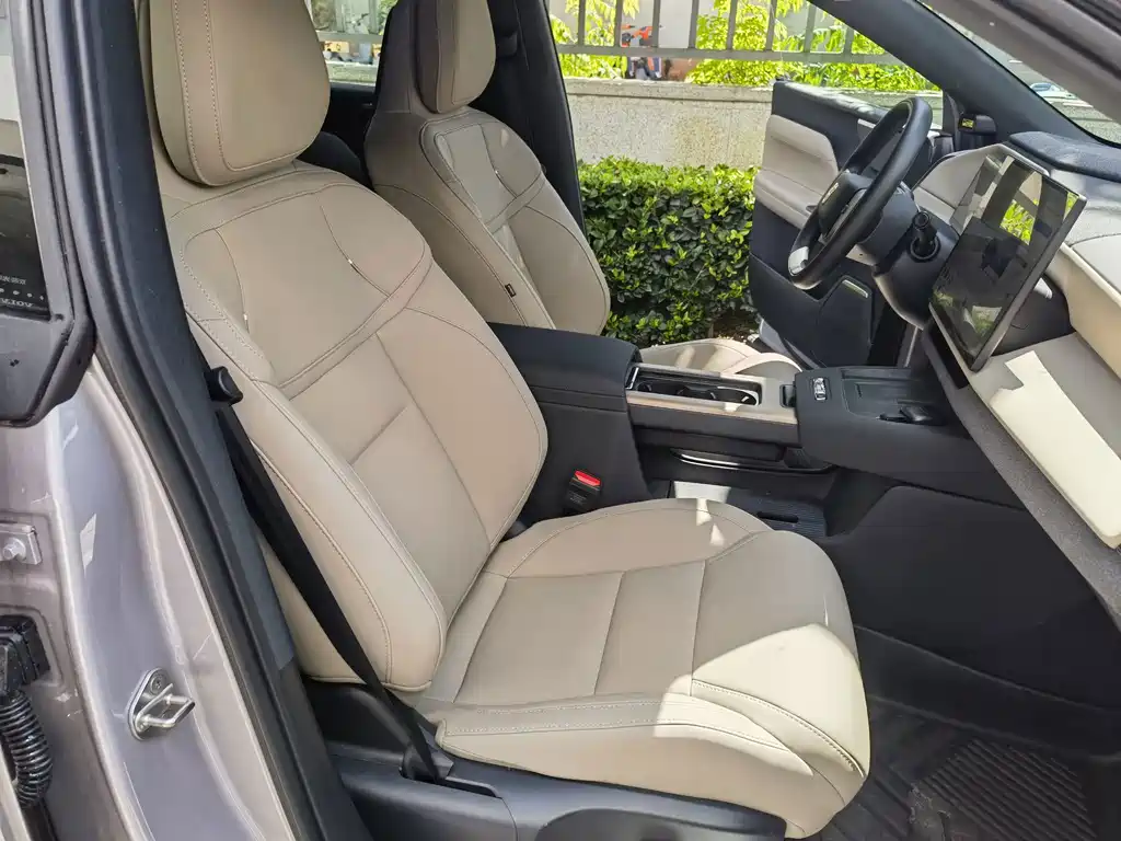 Volvo XC70 Plug-In Hybrid 2025 — фото 12