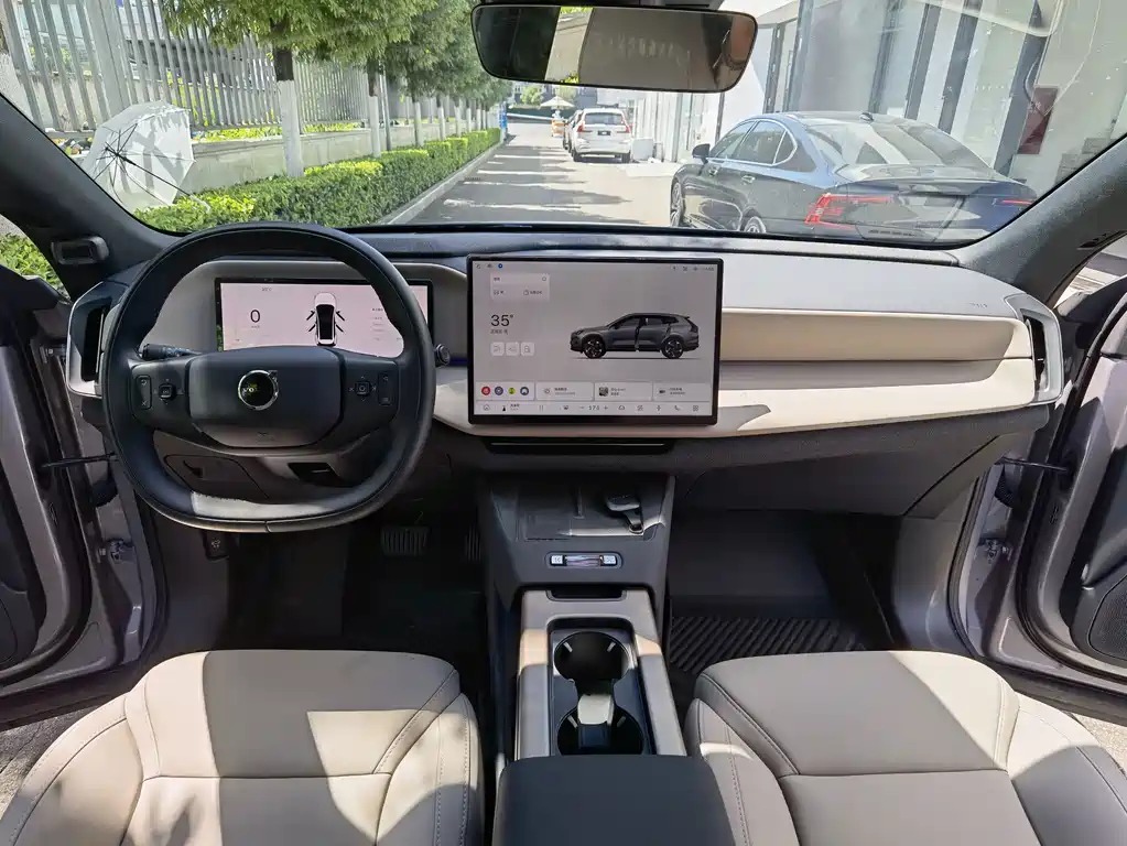 Volvo XC70 Plug-In Hybrid 2025 — фото 15
