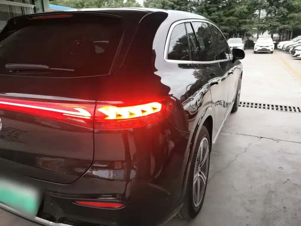 Mercedes-Benz EQS SUV 2023 — фото 8