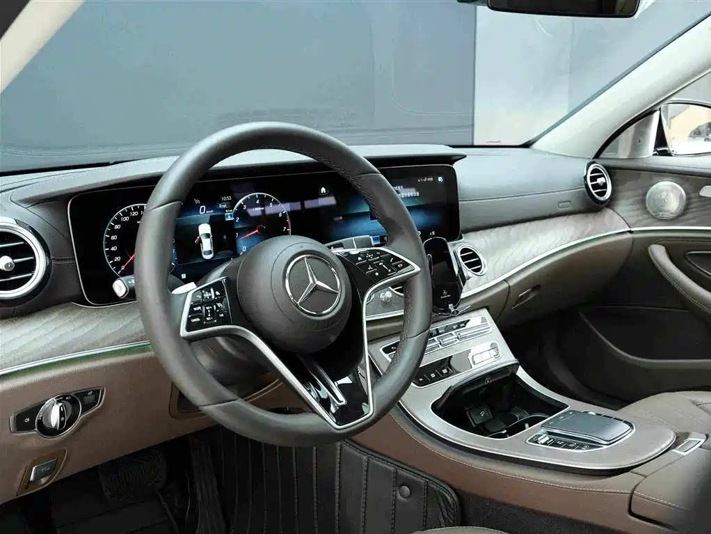 Mercedes-Benz E-Class 2023 — фото 7