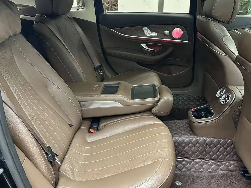 Mercedes-Benz E-Class 2022 — фото 12
