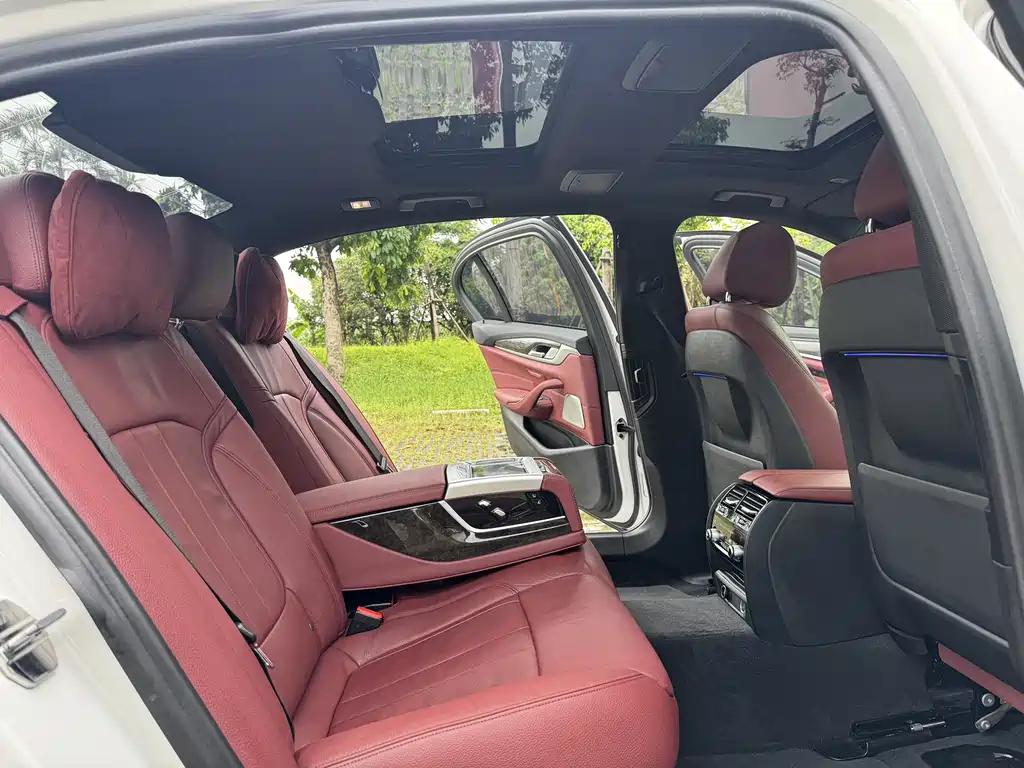 BMW 5 Series 2018 — фото 15
