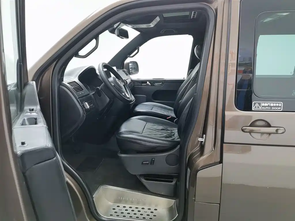 Volkswagen Multivan 2016 — фото 10