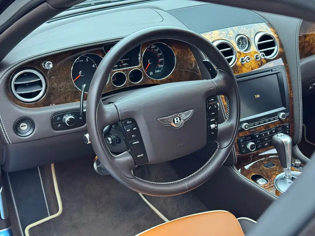 Bentley Flying Spur 2012 — фото 10