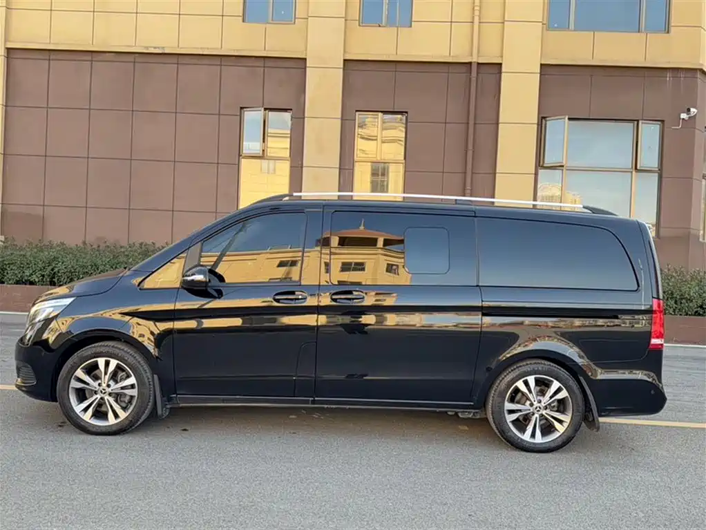Mercedes-Benz V-Class 2020 — фото 25