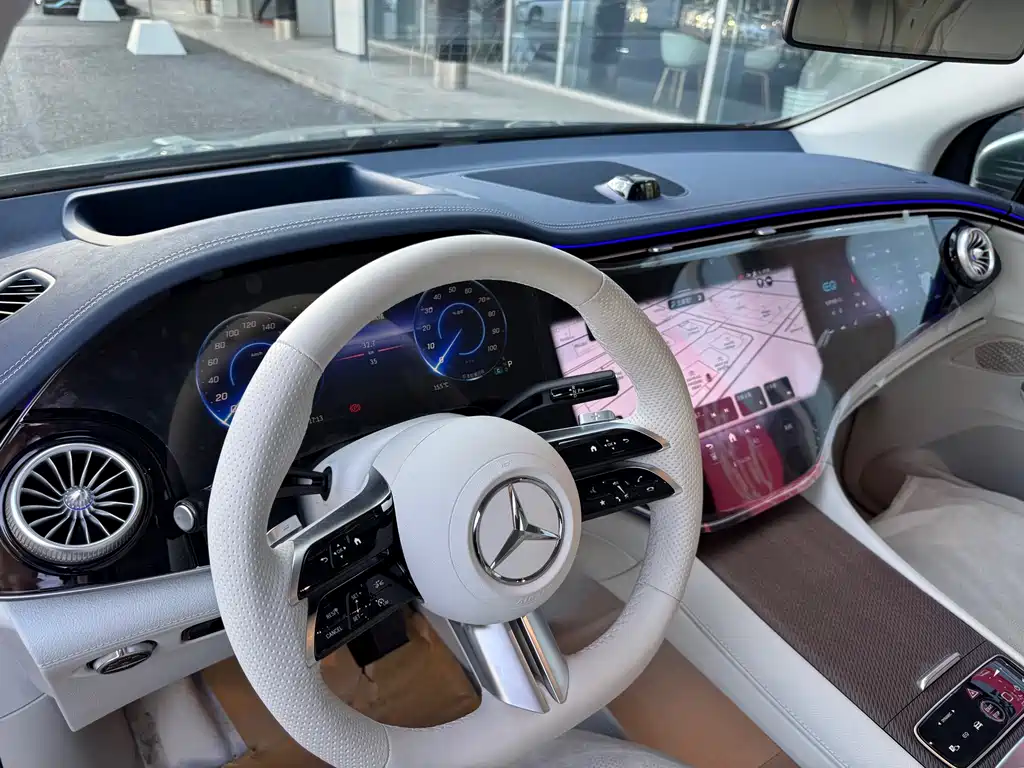 Mercedes-Benz EQE SUV — фото 17
