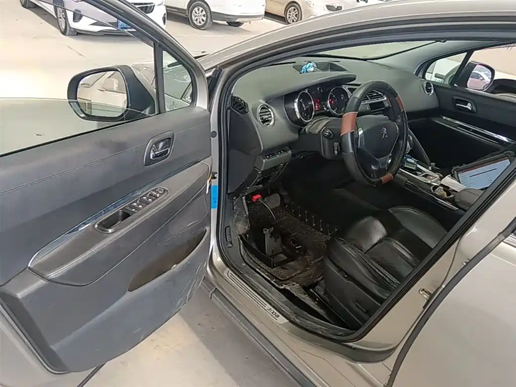 Peugeot 3008 2016 — фото 16