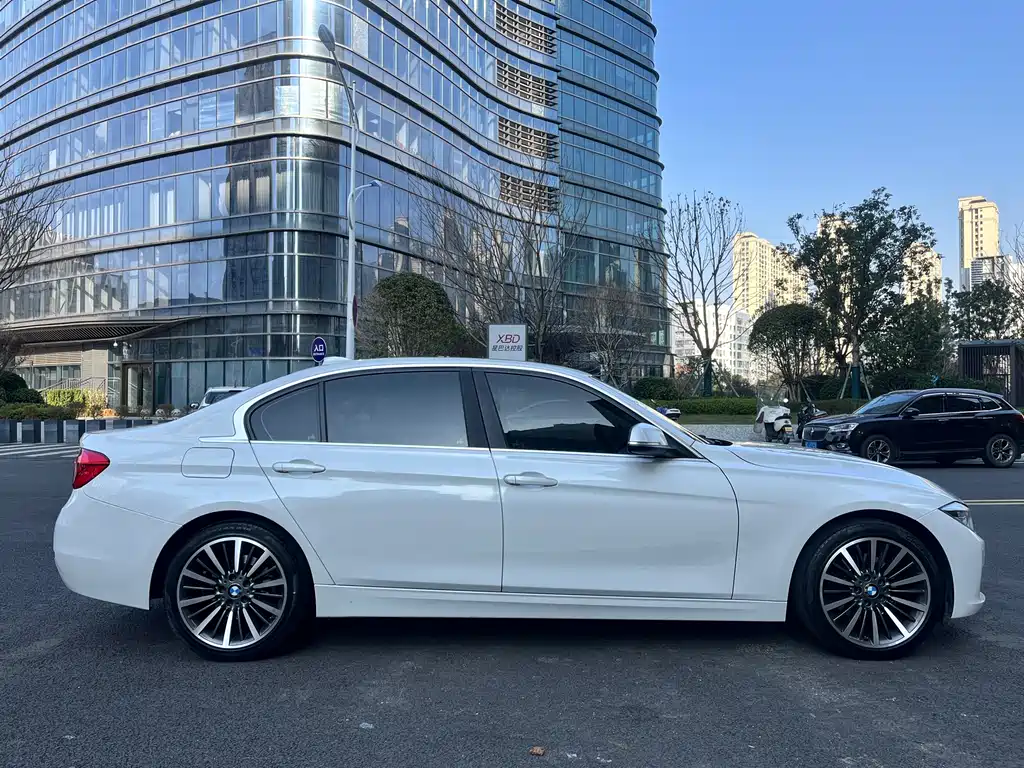 BMW 3 Series 2019 — фото 12