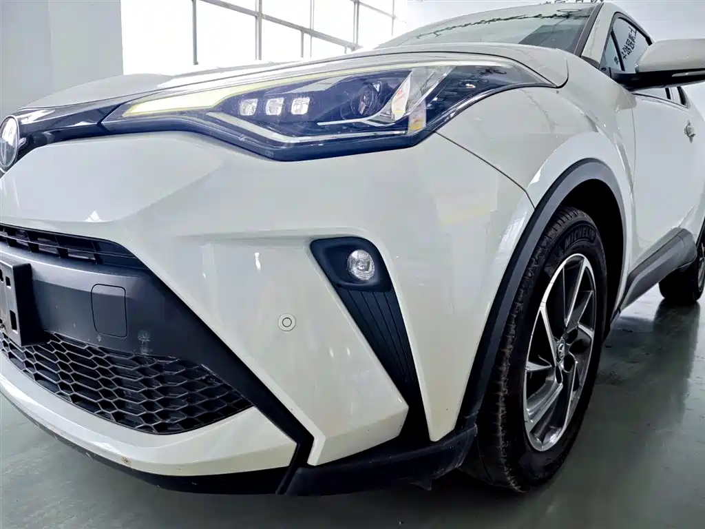 Toyota C-HR 2023 — фото 6