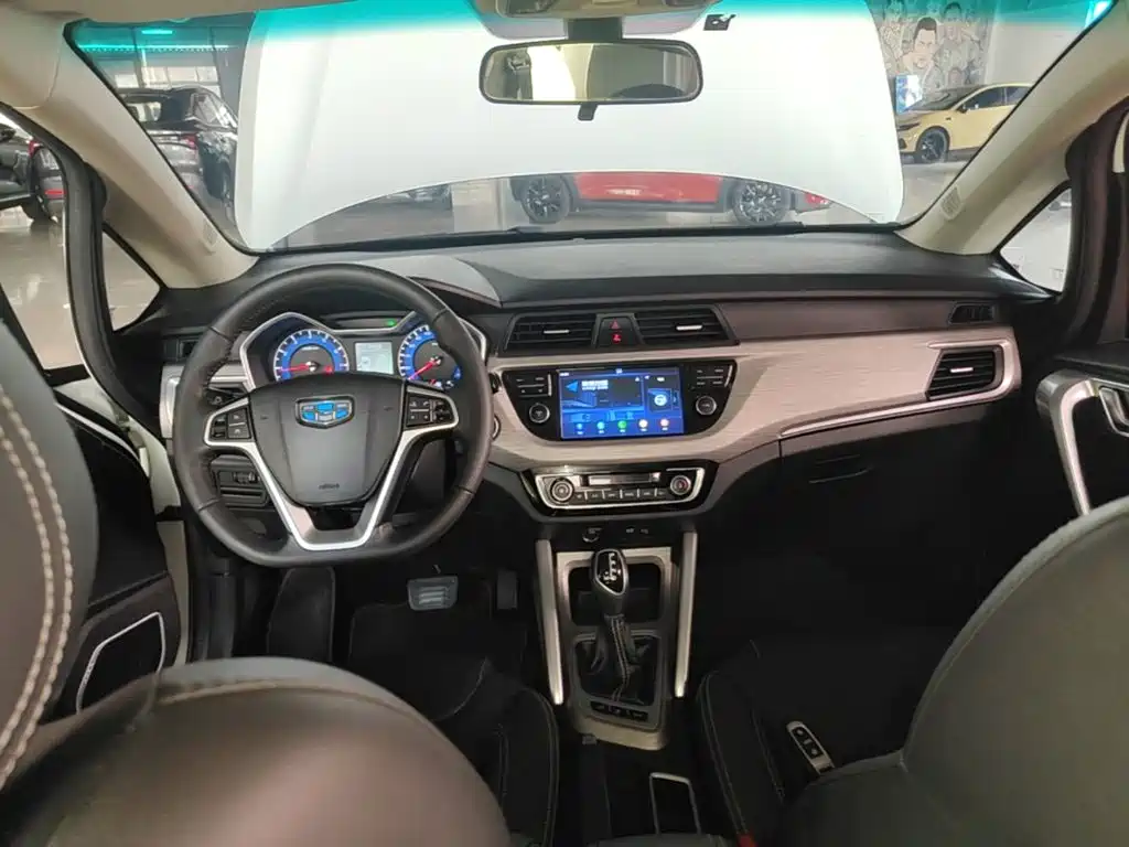 Geely Vision X3 2018 — фото 10