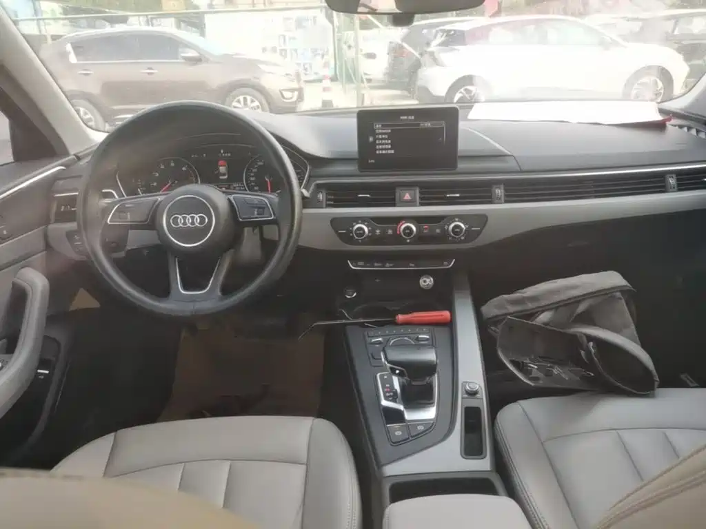 Audi A4L 2018 — фото 10