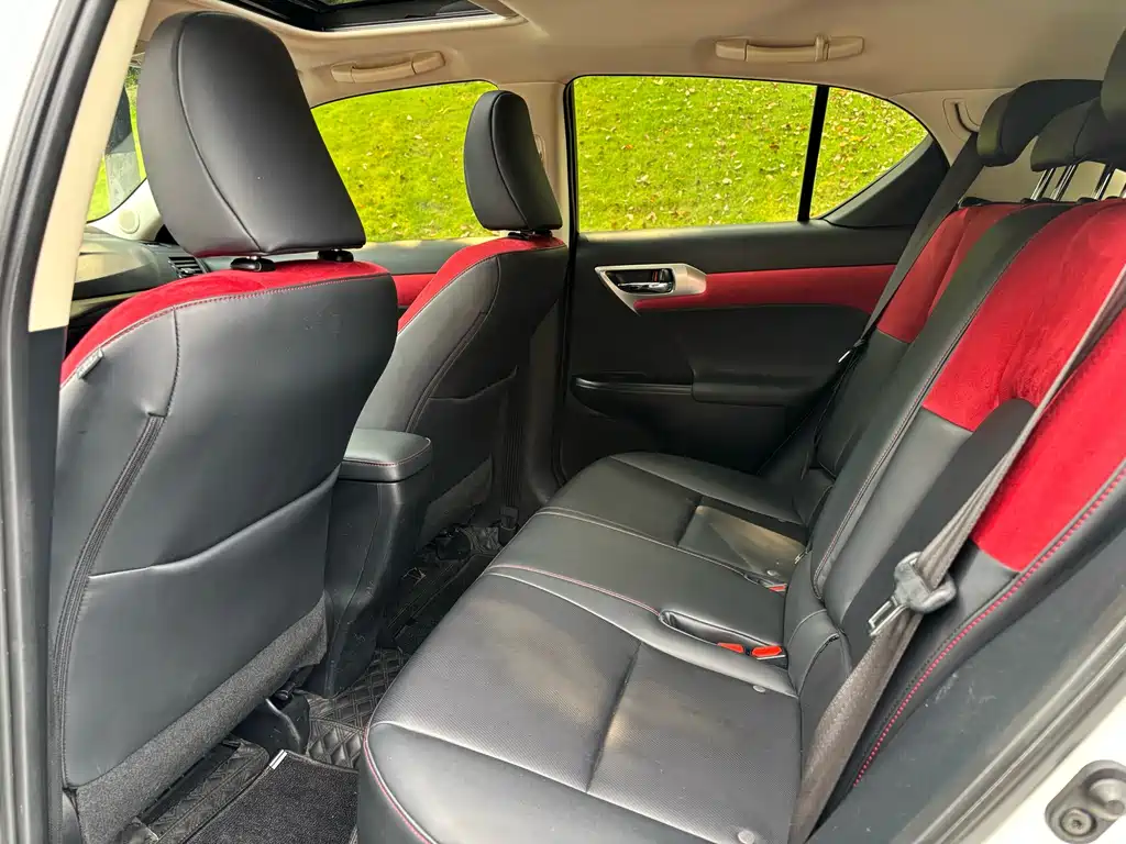 Lexus CT 2018 — фото 18