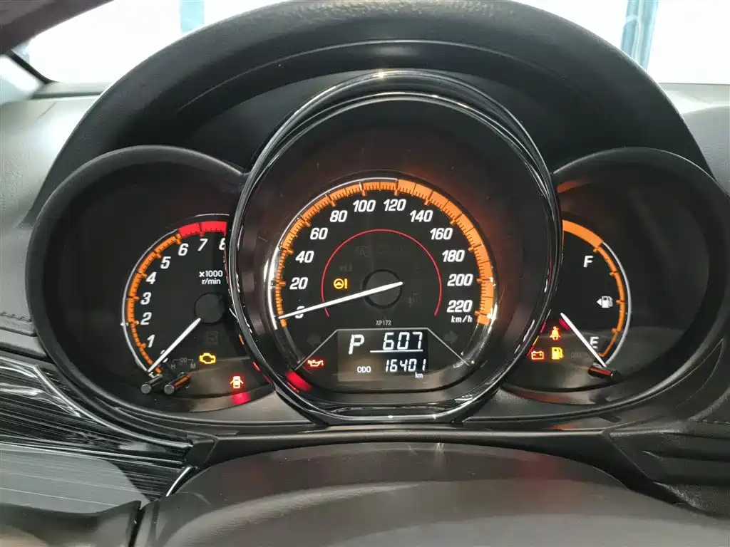 Toyota Yaris L 2022 — фото 12