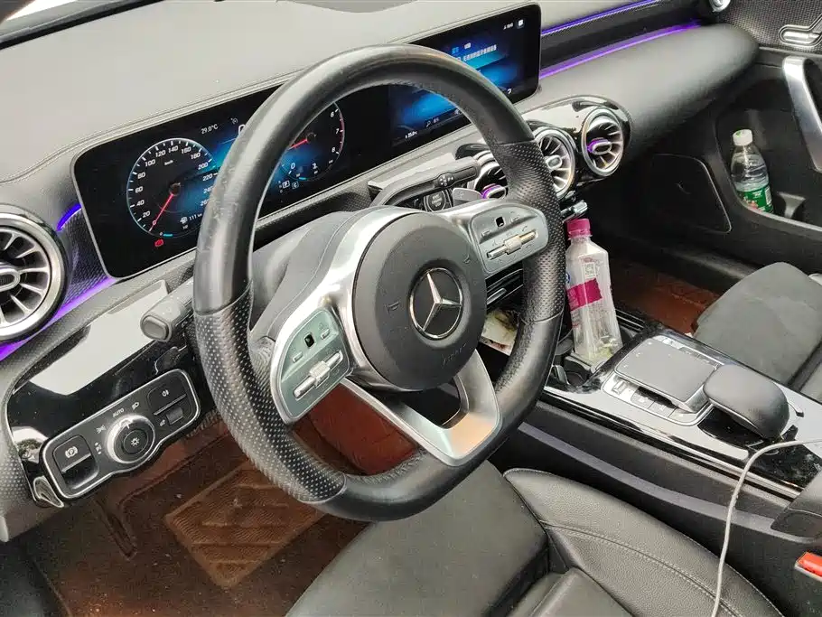 Mercedes-Benz A-Class 2019 — фото 15