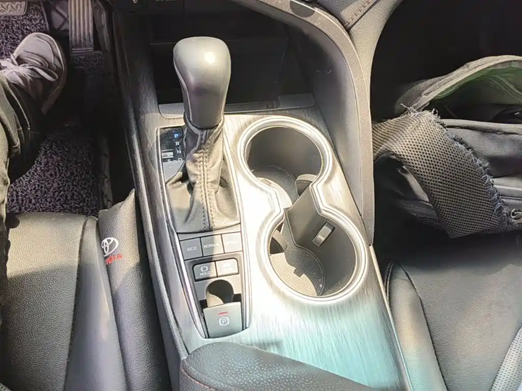 Toyota Camry 2022 — фото 14