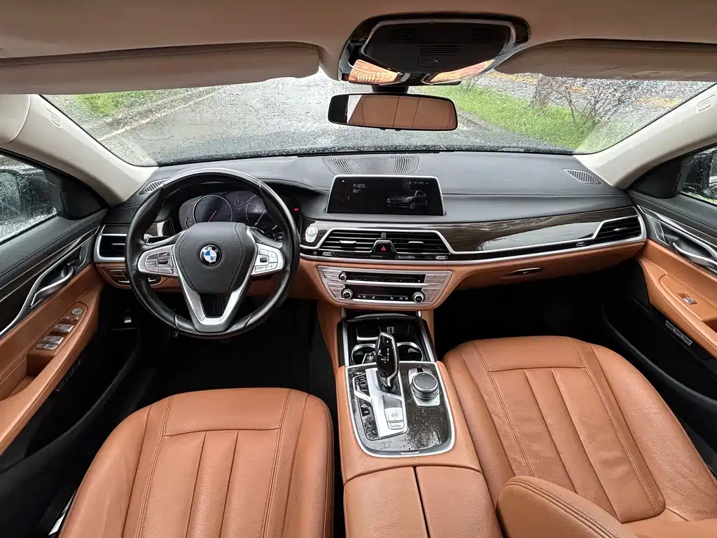 BMW 7 Series 2017 — фото 8