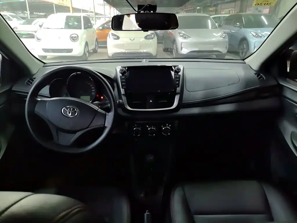 Toyota Yaris L 2020 — фото 9
