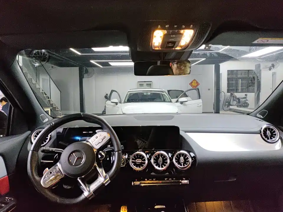 Mercedes-Benz GLA AMG 2023 — фото 3