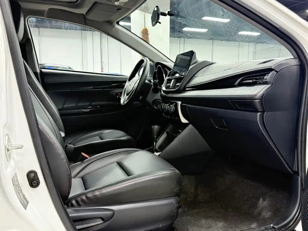 Toyota Yaris L 2021 — фото 19